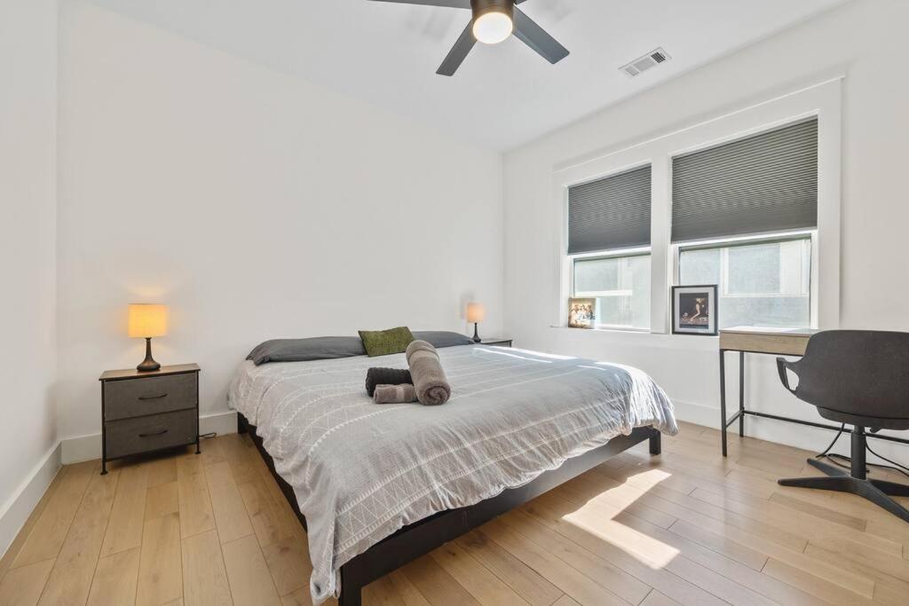 Designer Home: King Beds, Luxe Bath+Free Parking! Atlanta Exterior photo