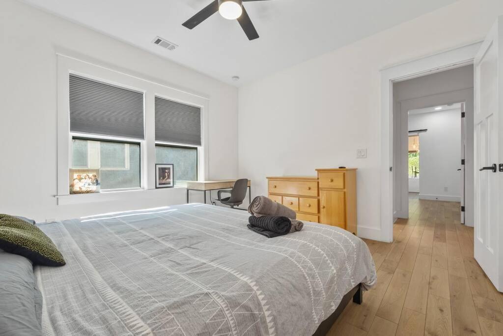 Designer Home: King Beds, Luxe Bath+Free Parking! Atlanta Exterior photo